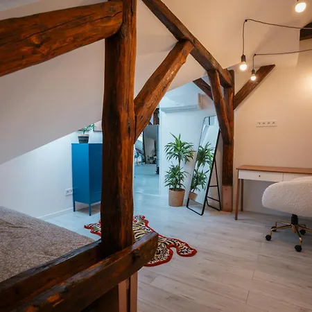 Premium Design Loft - Old Town Apartman Kassa